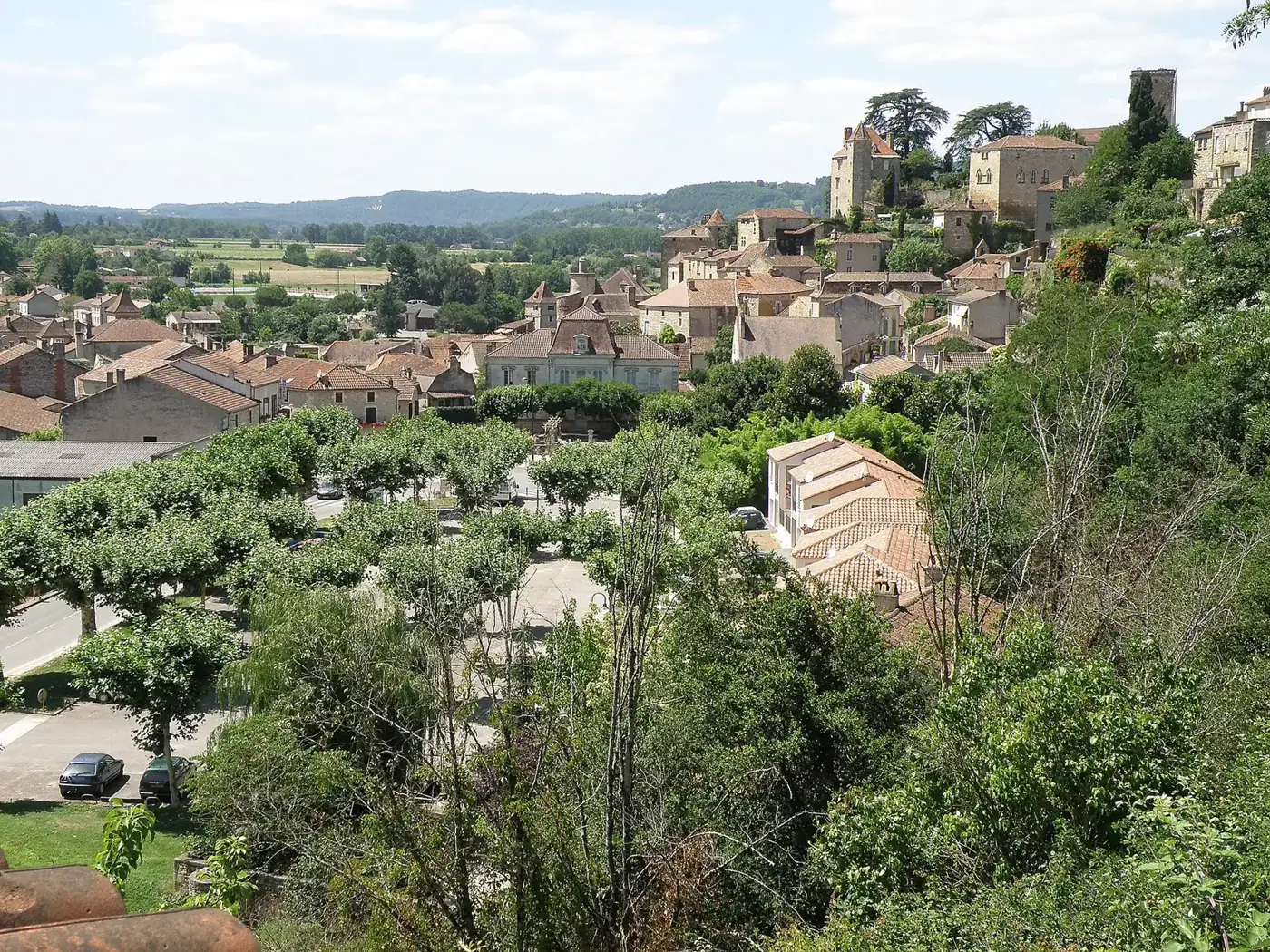 Puy-l'Évêque, village étagé au-dessus de la vallée du Lot