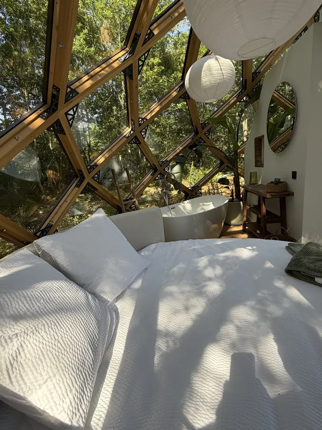 Intérieur du Zôme au Domaine de Janès