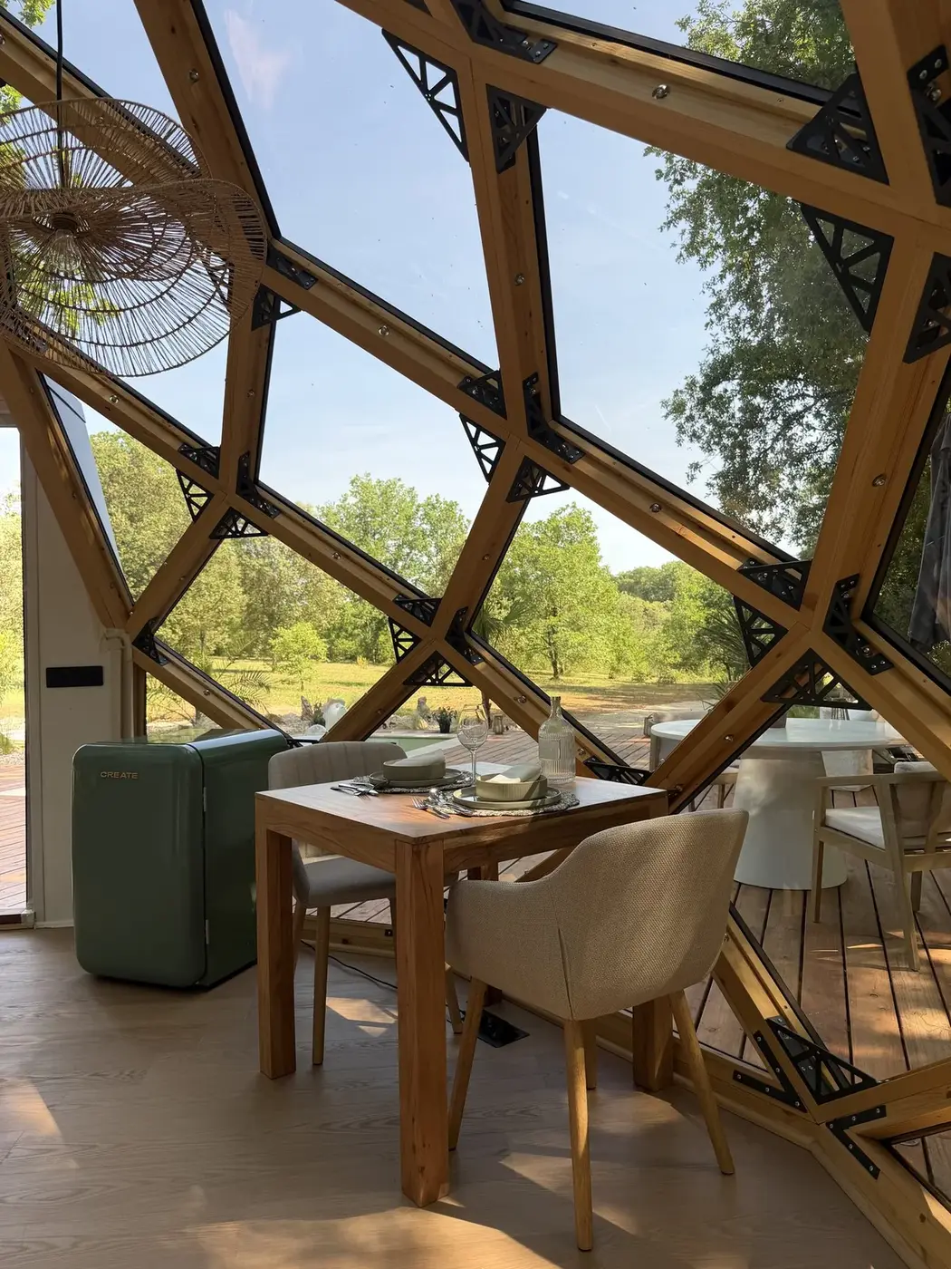 Intérieur du Zôme au Domaine de Janès
