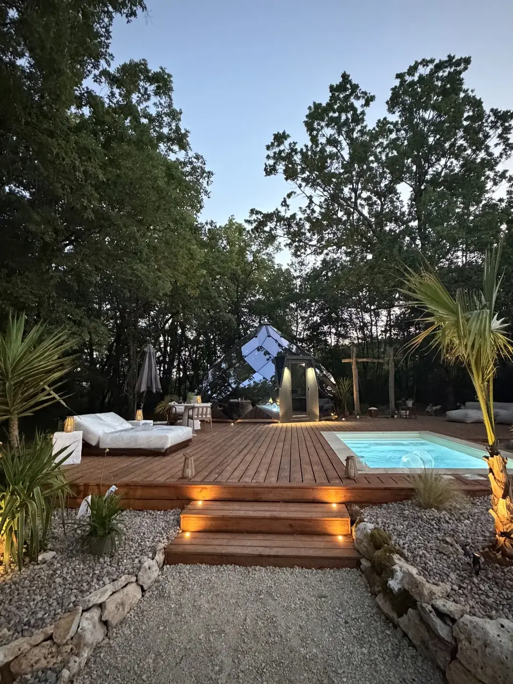 La terrasse et la piscine chauffée & privative